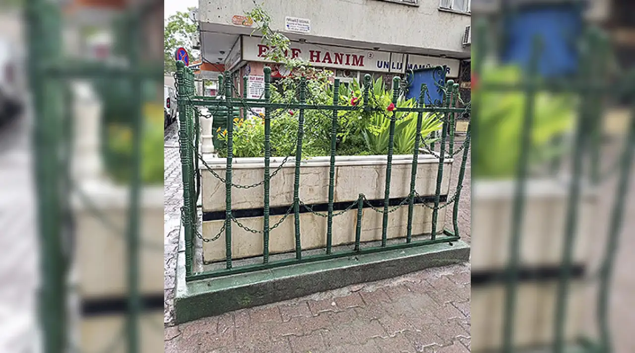 Kayseri'de sokak ortasında mezar var!