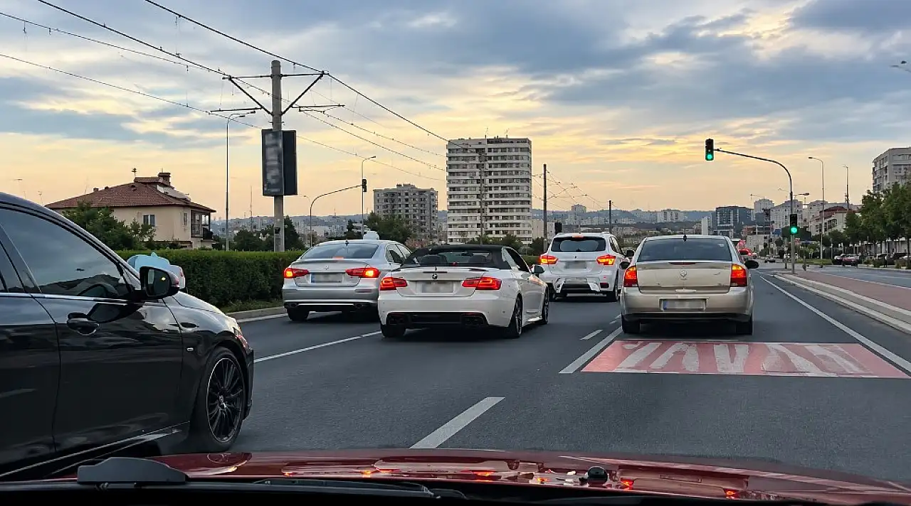 Kayseri'den düğün konvoyu tepkisi! Tüm şeritleri kapladı