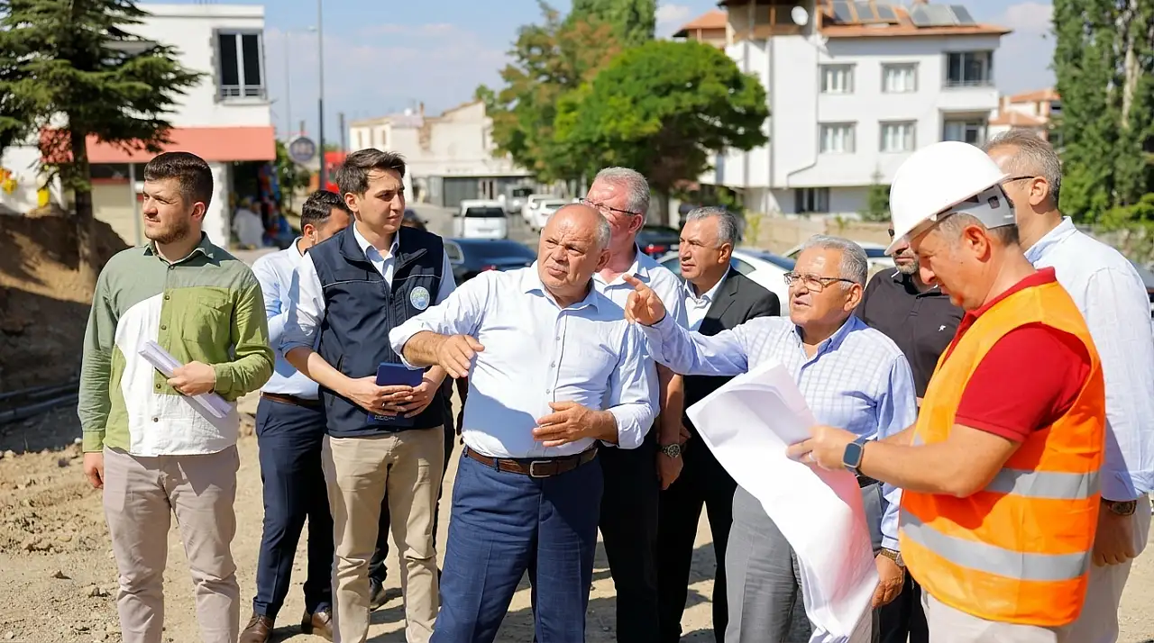 Büyükkılıç ve Öztürk sahaya indi: Yahyalı'daki yatırımı incelediler