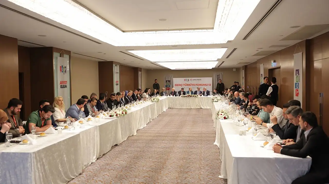 Kayseri'de dev zirve: Başkan Büyükkılıç Gençlik Forumu'na katıldı
