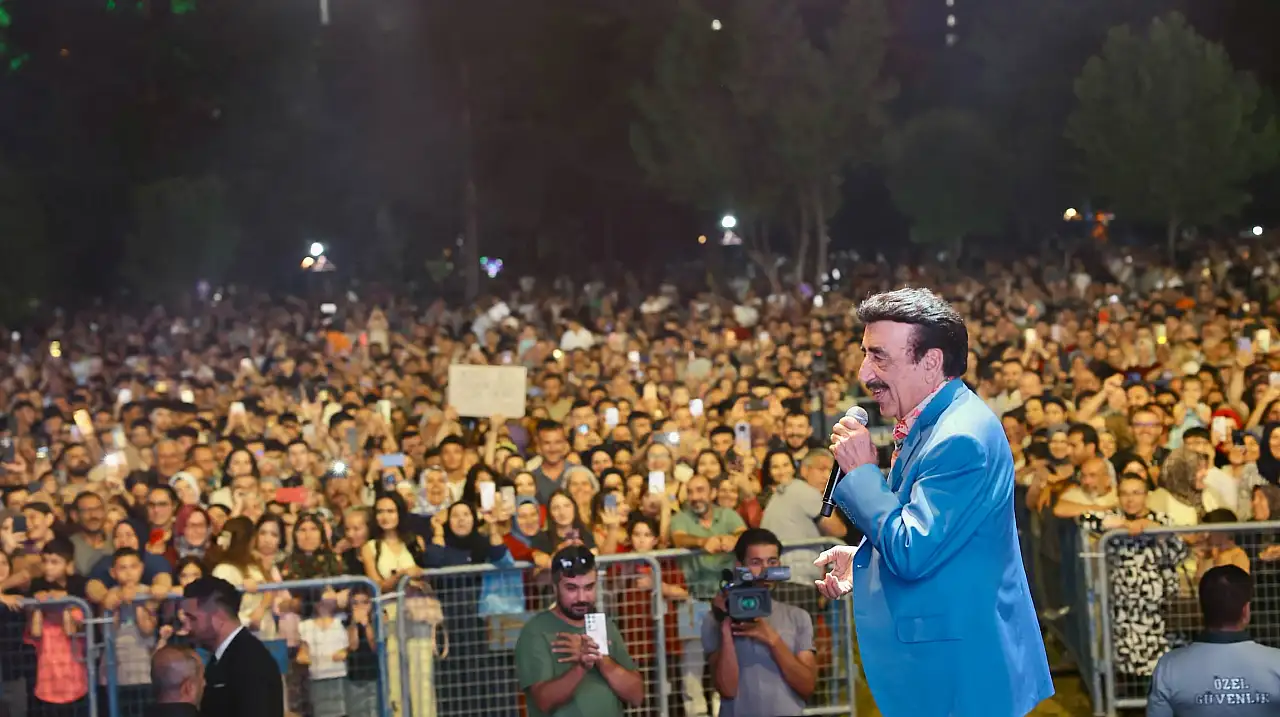 Kayseri'de dikkat çeken kalabalık! Akın akın alana gittiler
