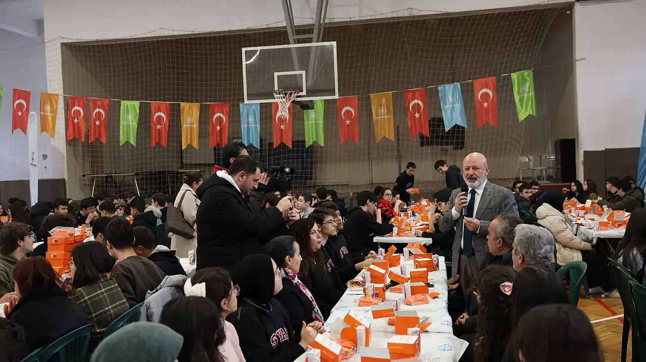 Başkan Çolakbayrakdar öğrenciler ile bir araya geldi!