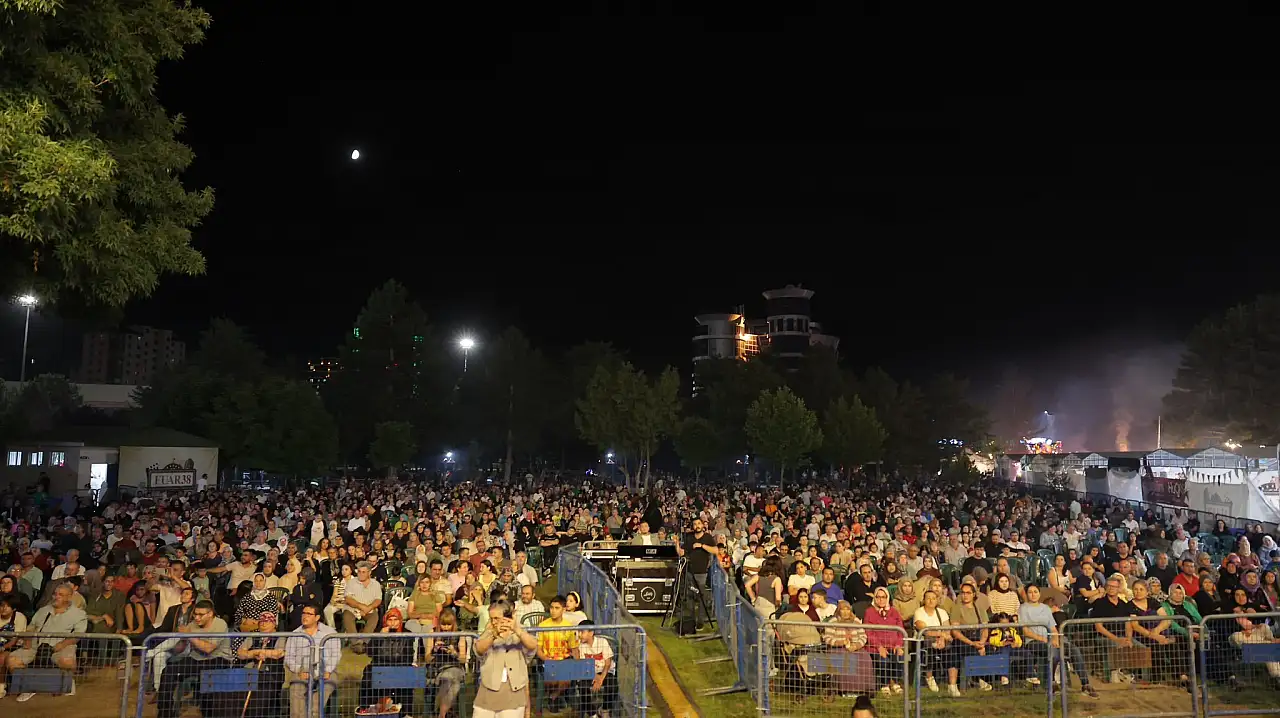 Siyasetin gündeminden yorulan Akar, soluğu bakın nerede aldı?