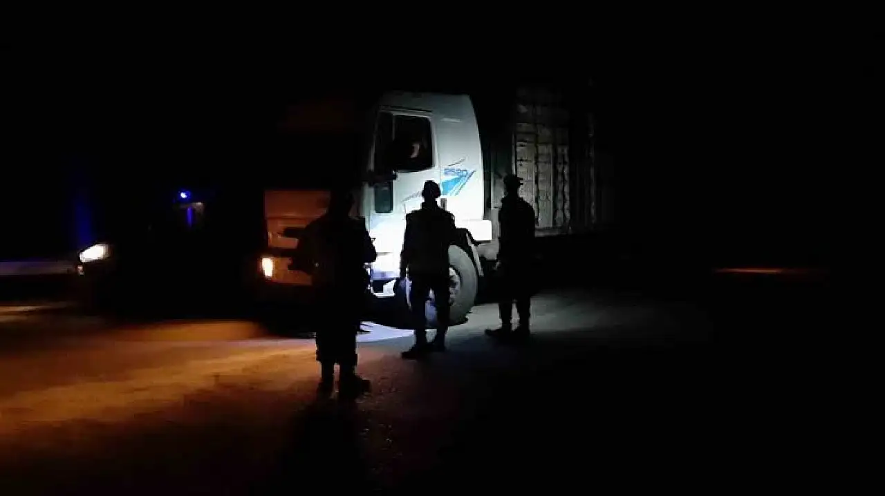Kayseri-Kırşehir yolunda durdurulan tırda iki ayrı tespit