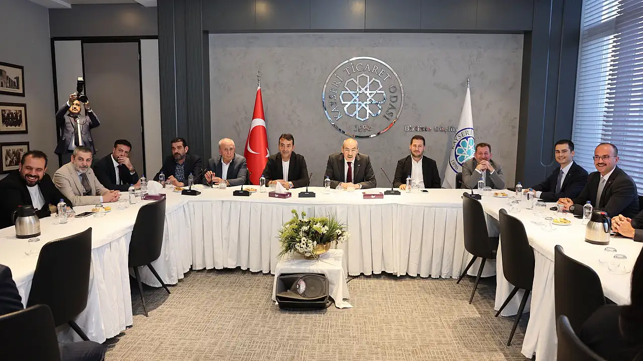 Kayseri Ticaret Odası hizmet binasında kim varsa orada toplandı