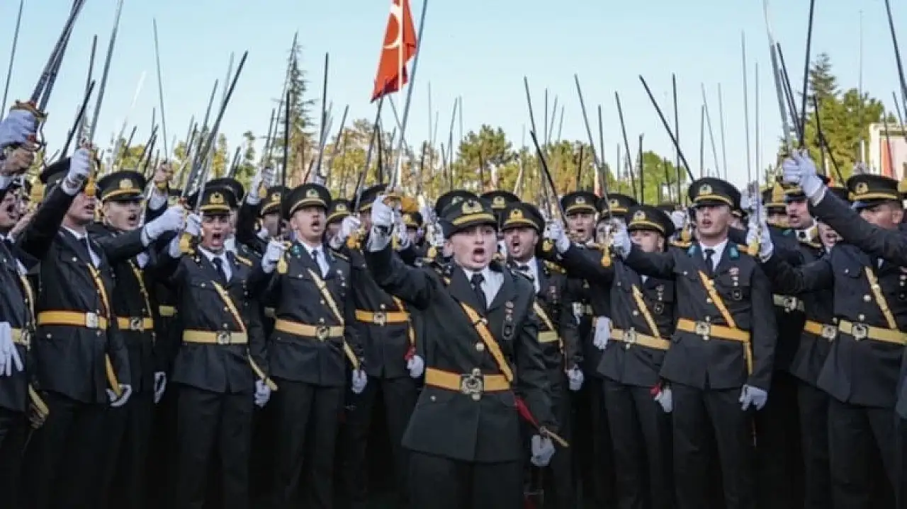 Emin Çölaşan'dan Saygı Öztürk'ün yeni kitabına övgü yağdı