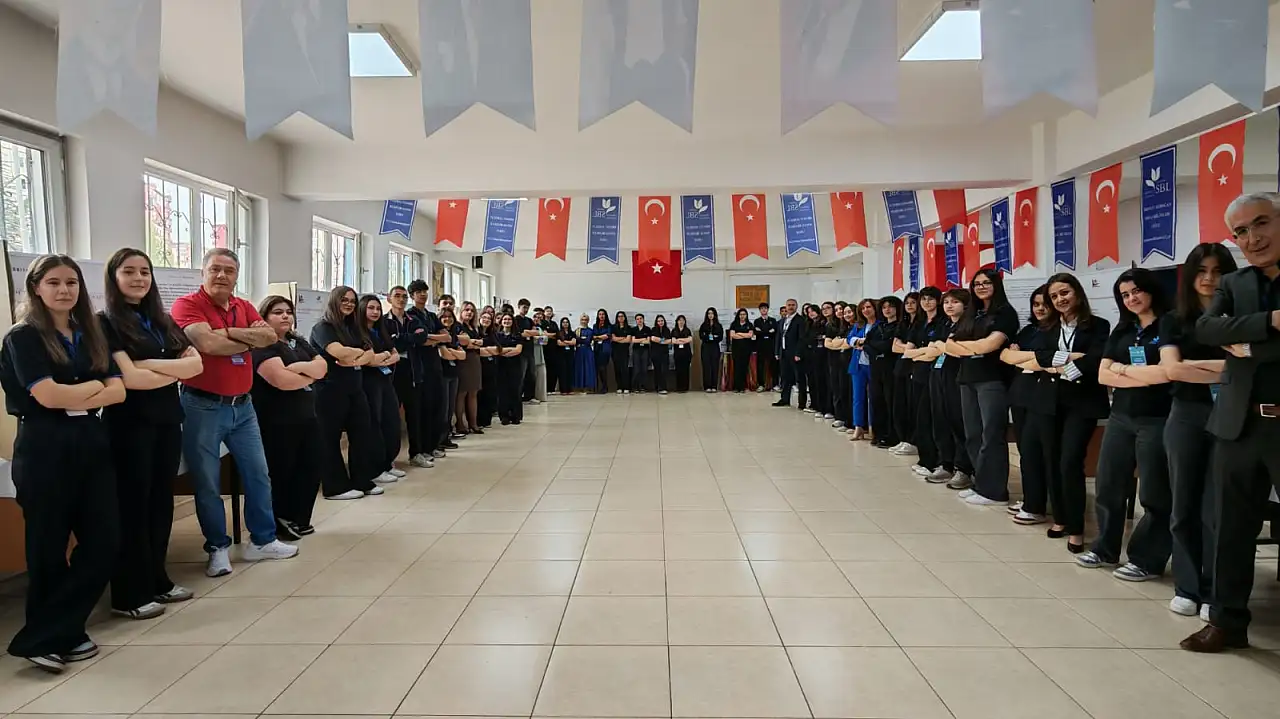 Kayseri'deki lisede TÜBİTAK 4006-B Bilim Fuarı açıldı