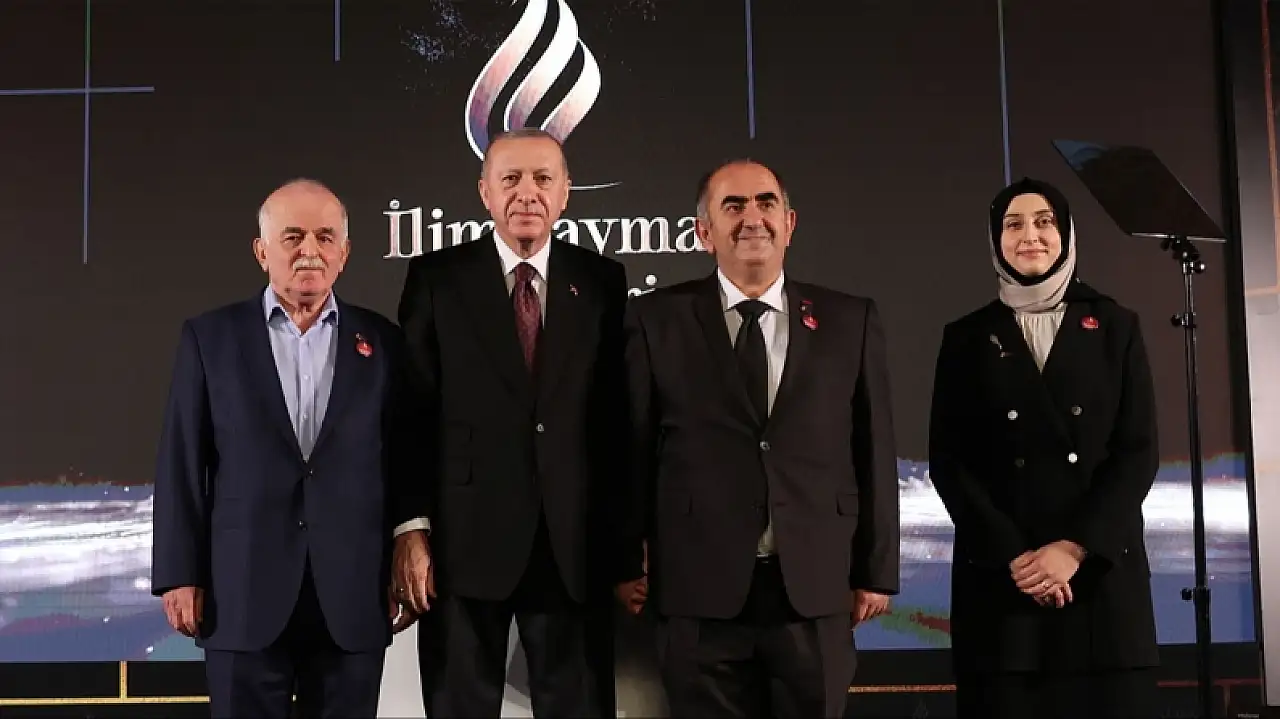 Erciyes Üniversitesi'nde Cumhurbaşkanı Erdoğan'ın ödül verdiği isme yeni görev!