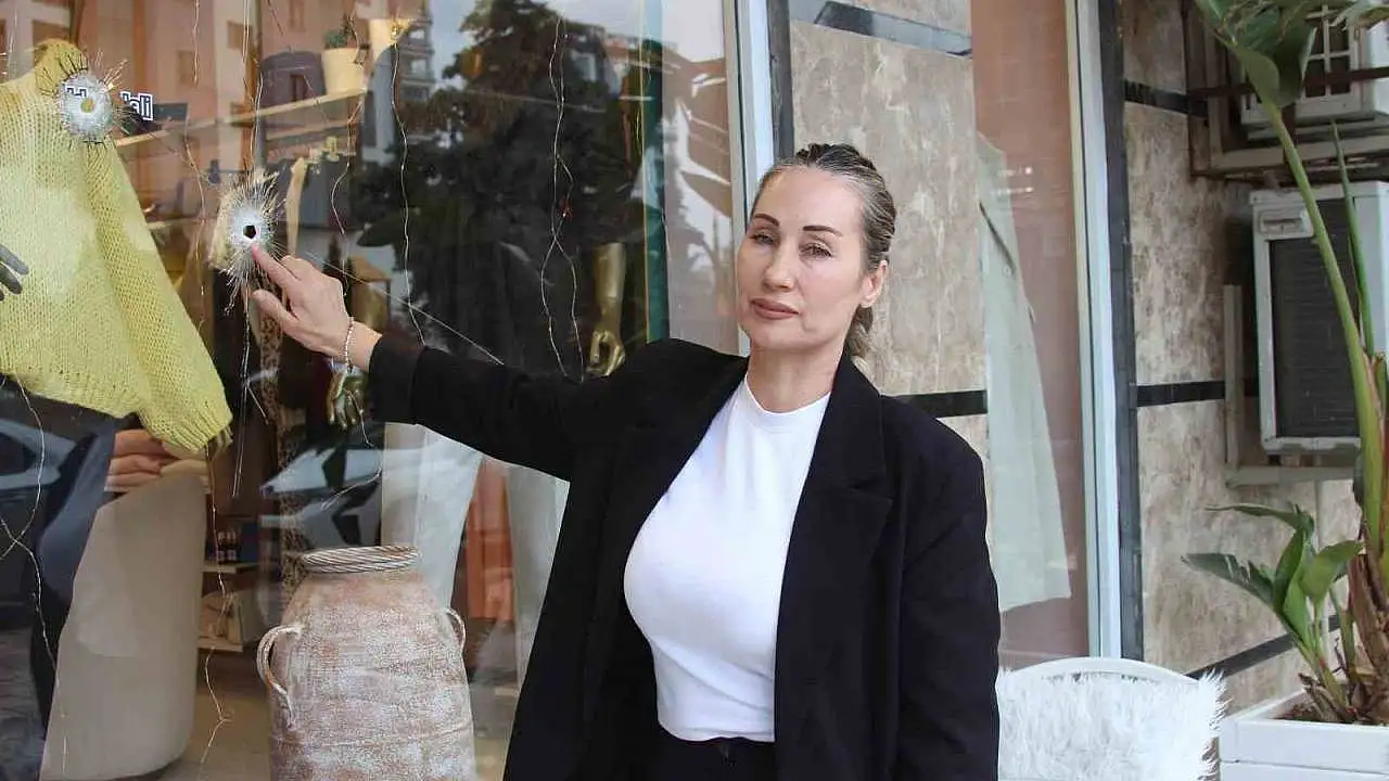 Kapalı mağazaya kurşun yağdırdılar