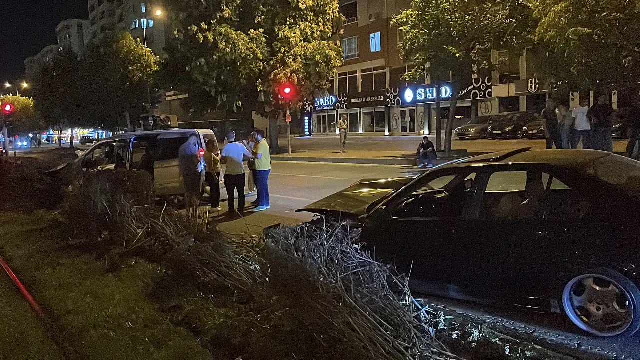Kayseri'de korkutan kaza! Otomobiller çarpıştı, 3 kişi yaralandı