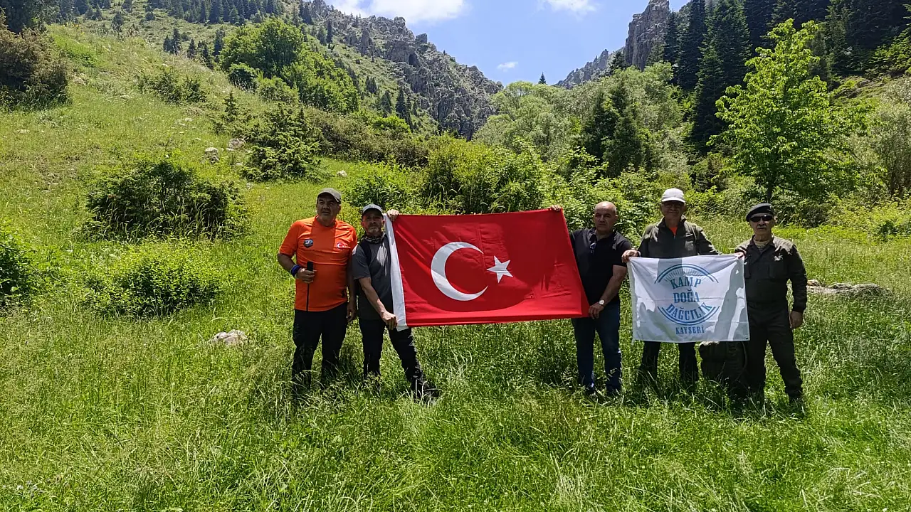 Kayseri'deki doğal güzelliği görmek için 8 saat yürüdüler