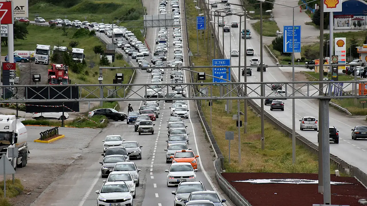 Kırıkkale-Kayseri yolunda bazı kavşaklar kapatıldı