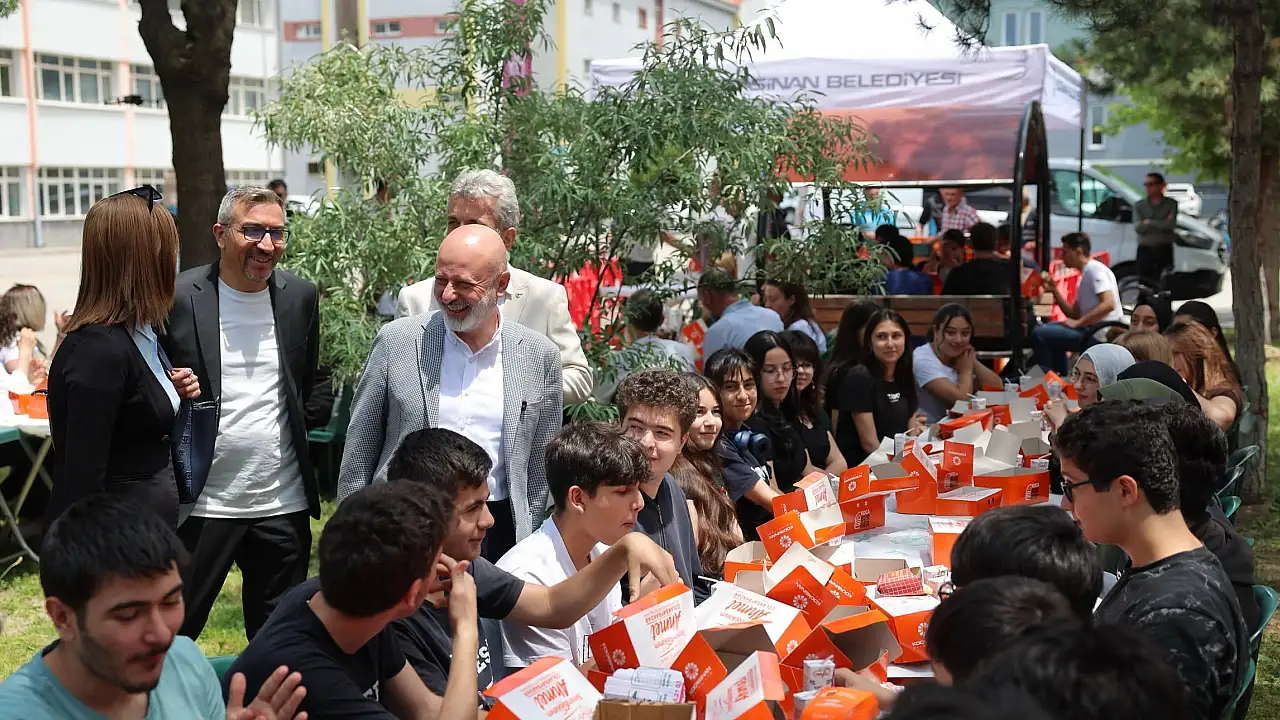 Koca Burger Sümer Fen Lisesinde: Sonraki durak neresi?
