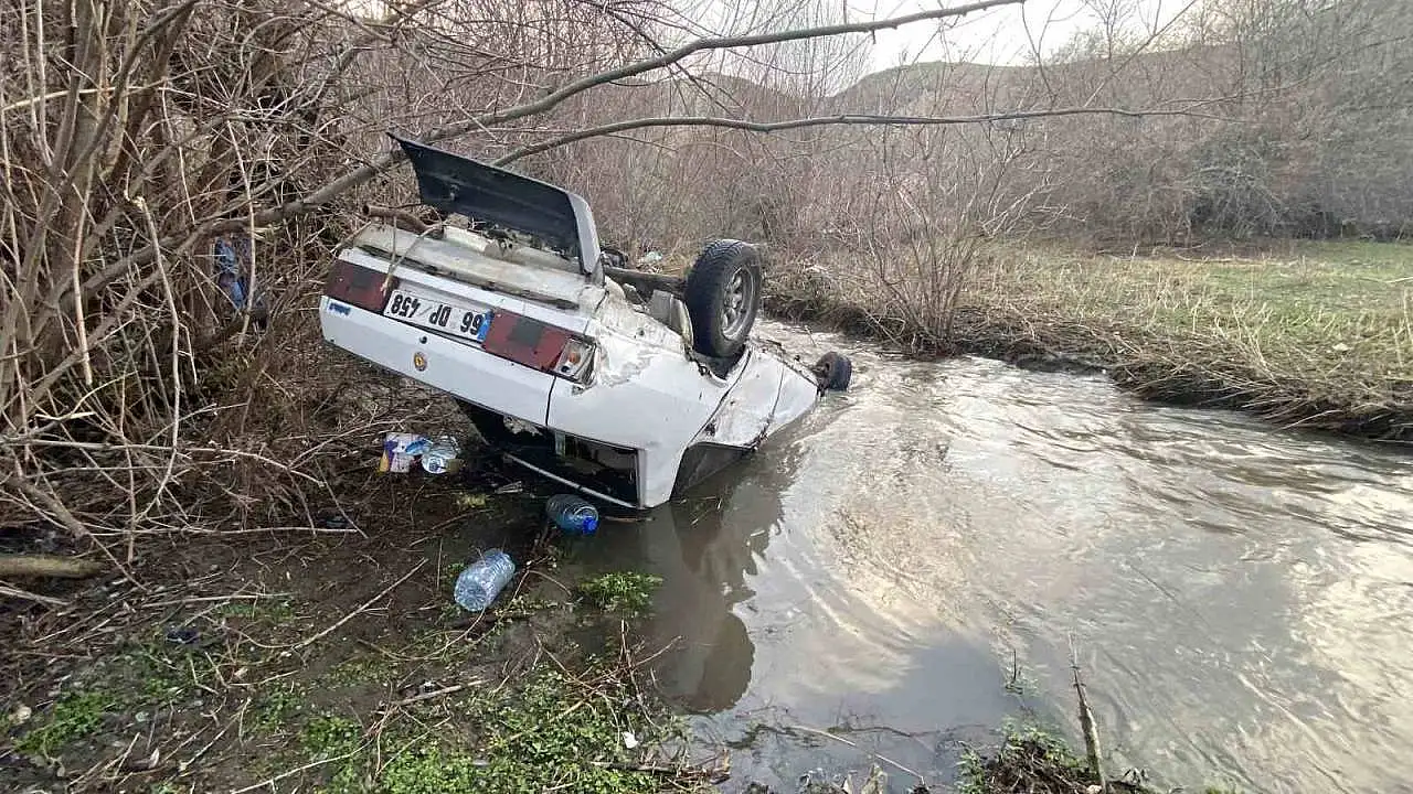 Genç sürücü direksiyon hakimiyetini kaybetti