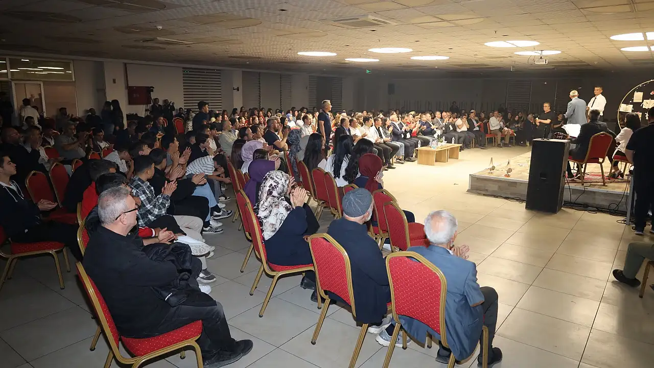 Yahyalı’da şiir dolu geceye protokol damga vurdu