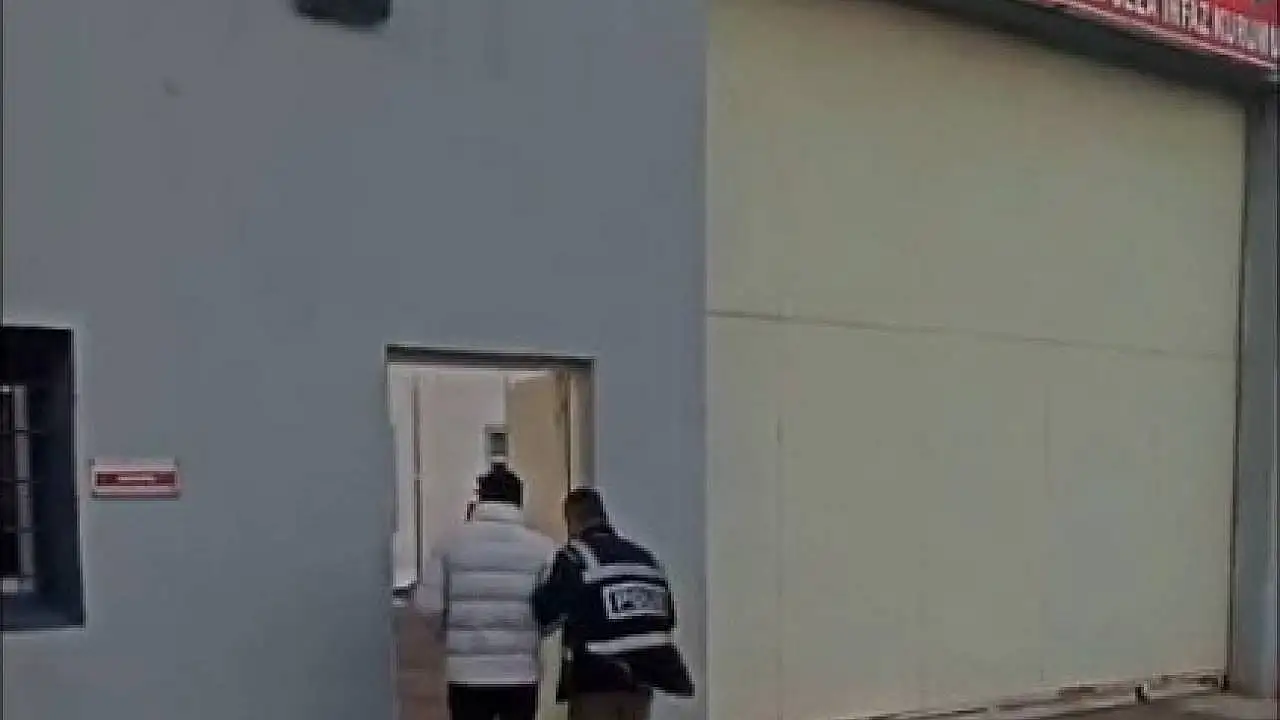 Yozgat'ta sokakta yürüyen firariyi polis yakaladı