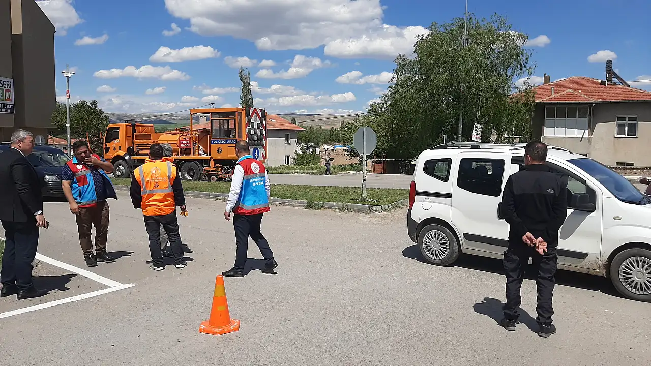 O ilçede yol çizgileri yenileniyor!