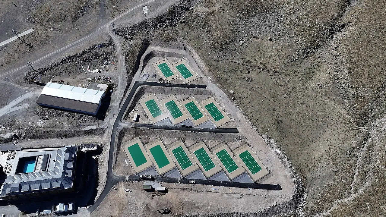 Türkiye'nin ilk yüksek rakımlı kortları Erciyes'te açılıyor!