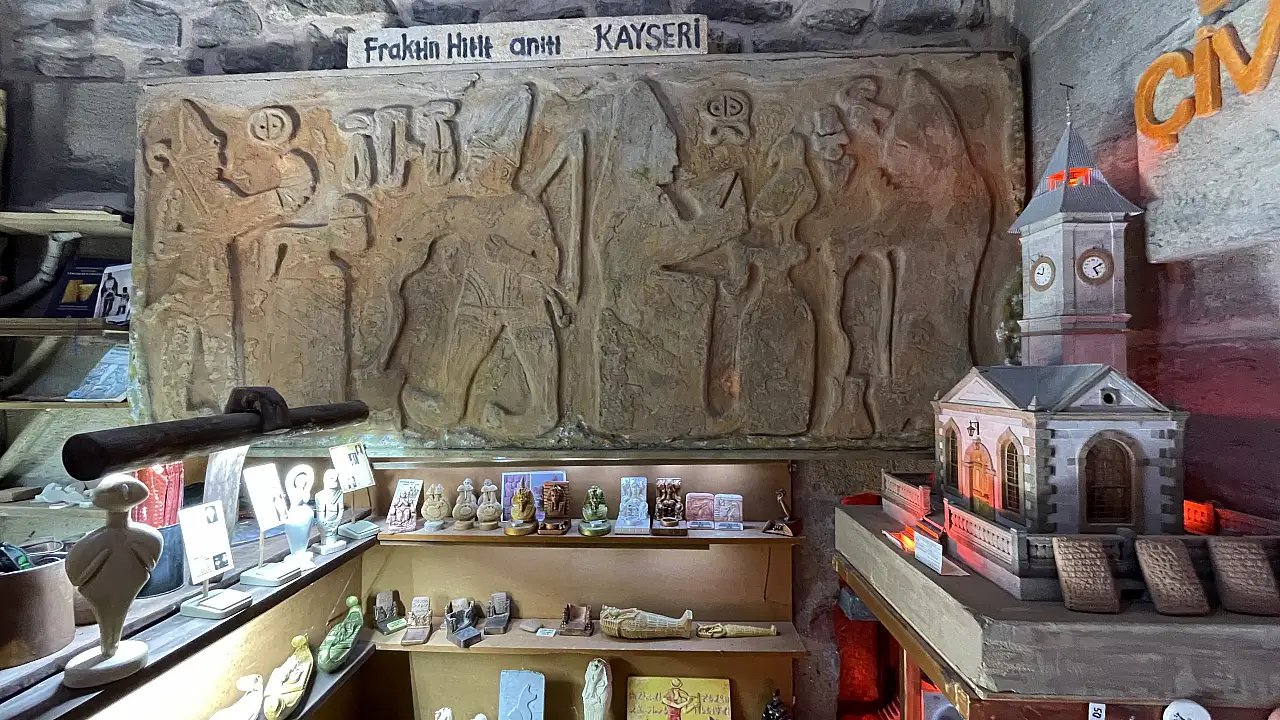 Gecesini gündüzüne katarak 80 bin taş işledi! Selçuklu mirasını taşlara kazıdı