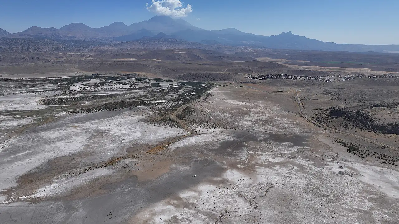 Erciyes'in kar suları yetmedi: İncesu'da 6 km²'lik göl kurudu