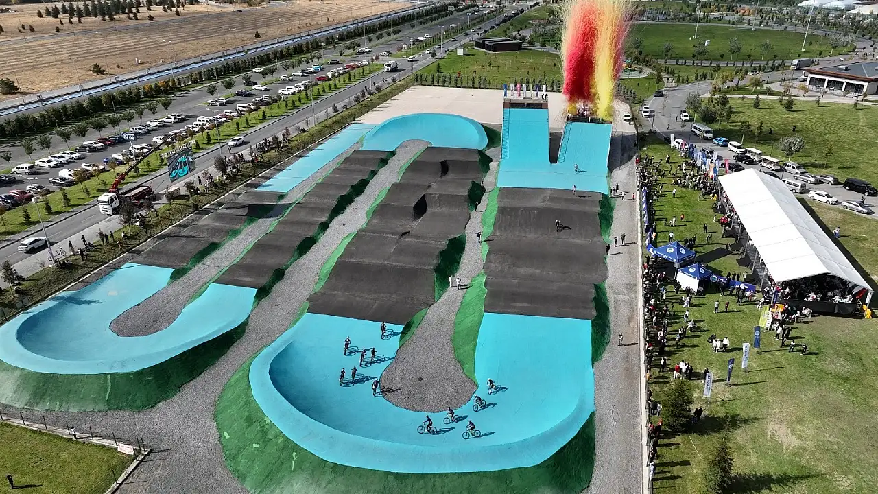 Türkiye'nin sayılı BMX parkurlarından biri Kayseri'de açıldı