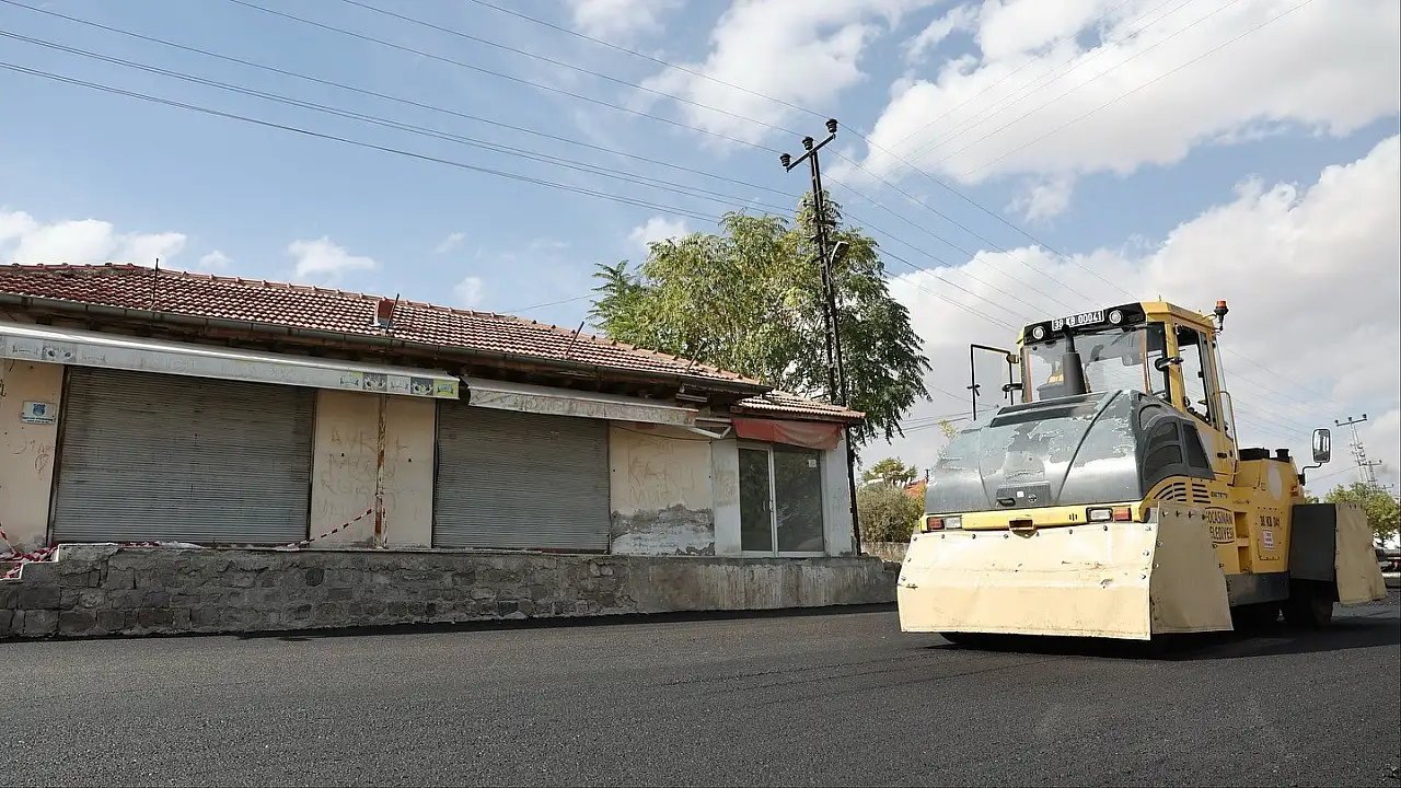 Kocasinan'da yollar yenileniyor, mahalleler dönüşüyor
