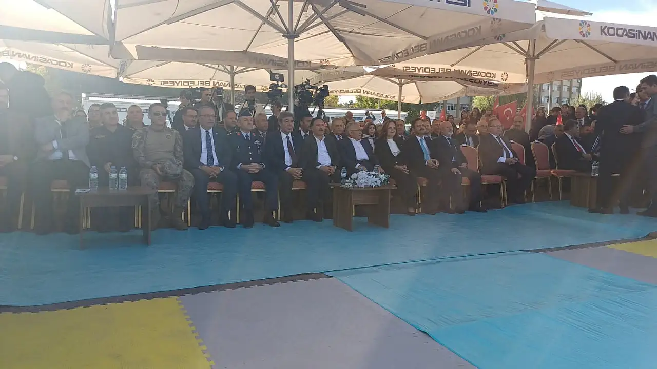 Vali Çiçek: Bir derdimiz var diye çıktığımız yolda çığ gibi büyüyoruz