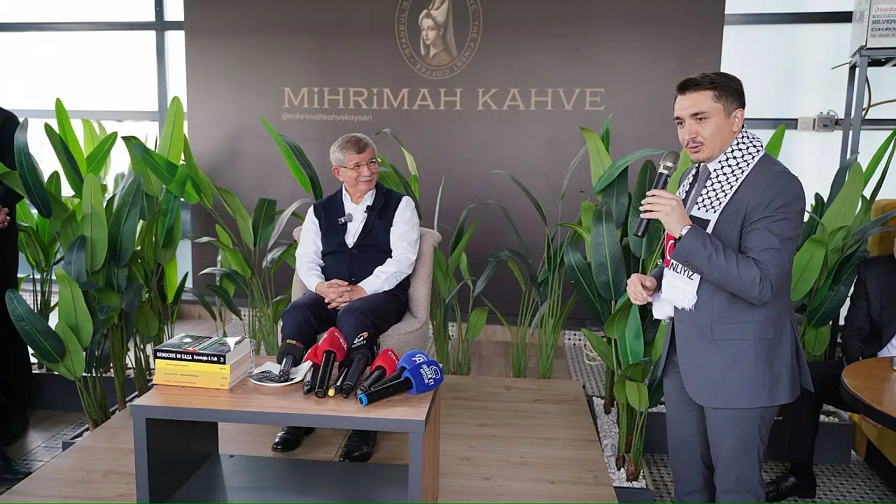 Davutoğlu'dan Erciyes Üniversitesine gönderme: Salonların yasaklanması, girişlerin engellenmesi, baskılar bizi engelleyemez!