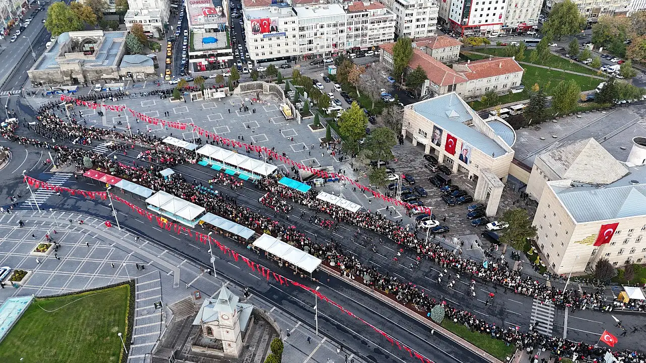 Hiç merak ettiniz mi? Atatürk döneminde Kayseri'de Cumhuriyet Bayramı bakın nerelerde, nasıl kutlanıyormuş!