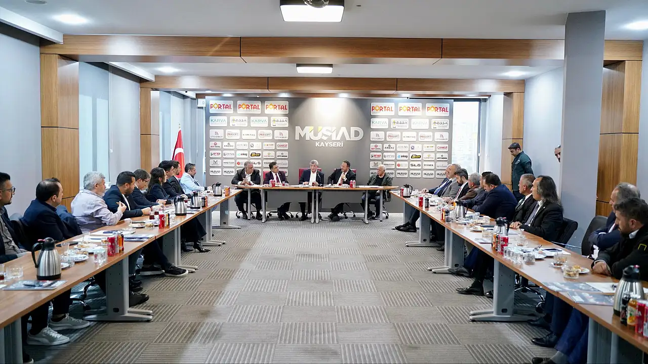 Davutoğlu, Kayseri'de ilk olarak MÜSİAD'ı ziyaret etti! İşte ilk mesajlar