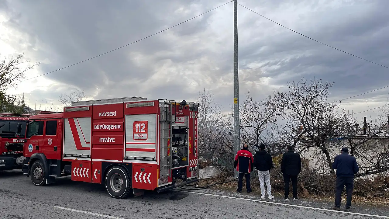 Kayseri'deki müstakil ev alev alev yandı
