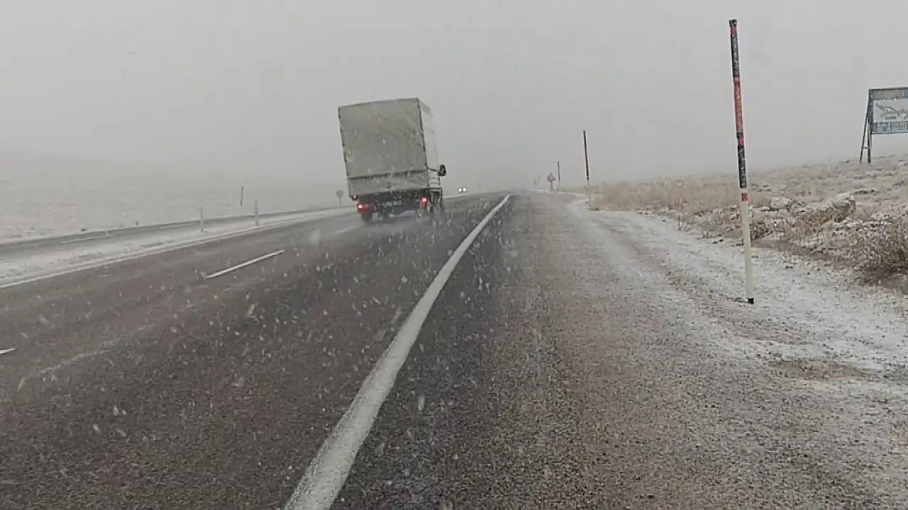 Kayseri'nin komşu iline lapa lapa kar yağdı!