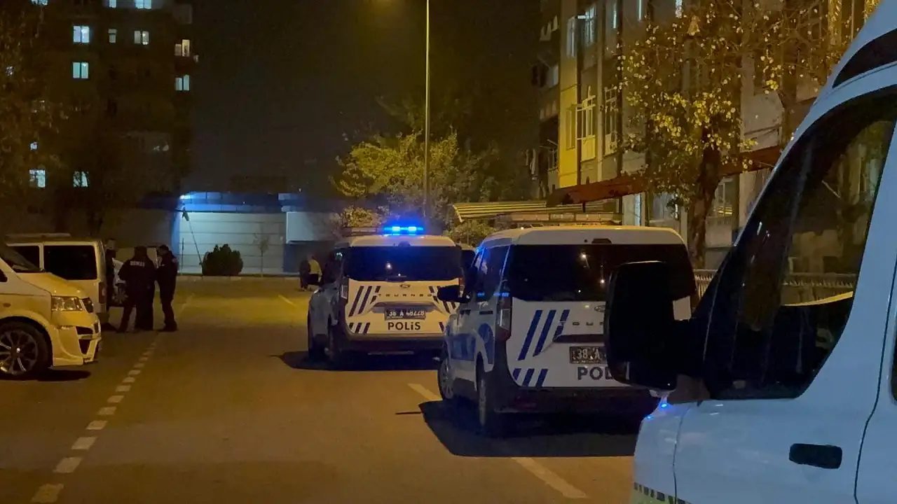 Ablasının atladığı pencereden atladı