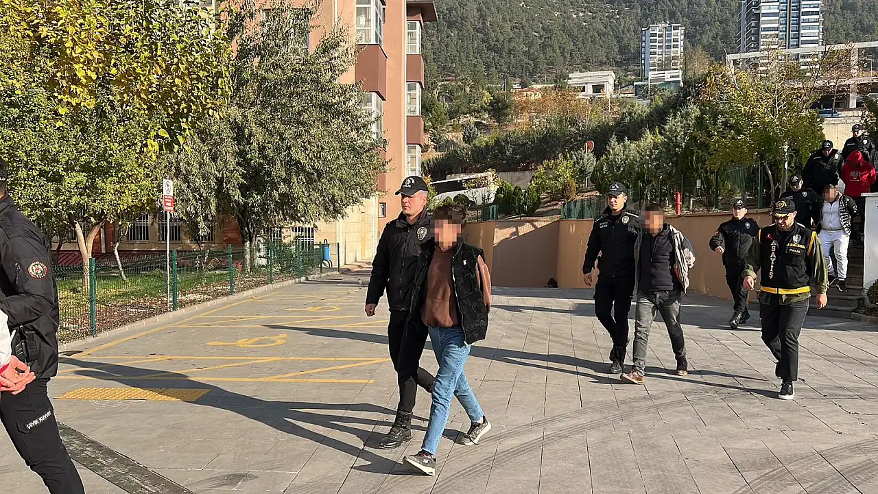 8,5 milyarlık bahis ve dolandırıcılık çetesi çökertildi! 17 kişi adliyeye sevk edildi