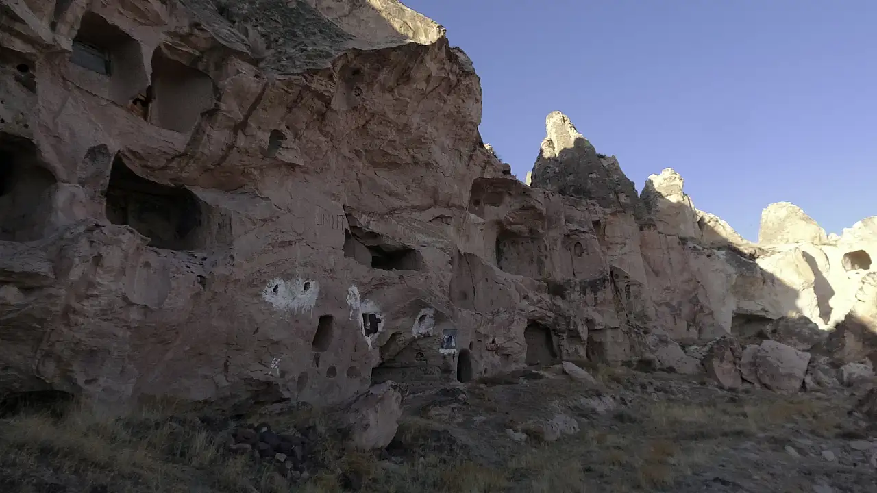 300 yıllık kaya yerleşimi gün yüzüne çıkmayı bekliyor