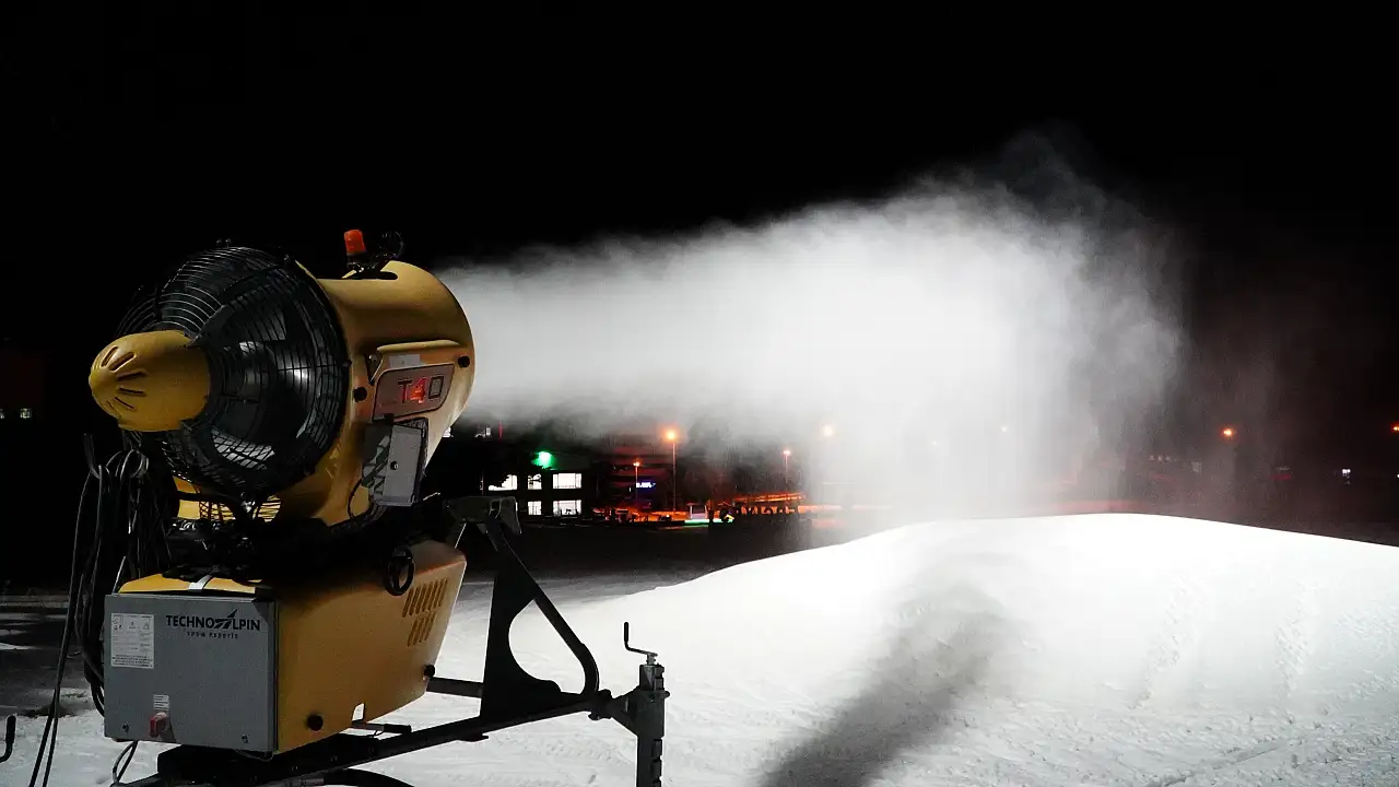 Türkiye'nin zirvesinde 24 saat kar mesaisi