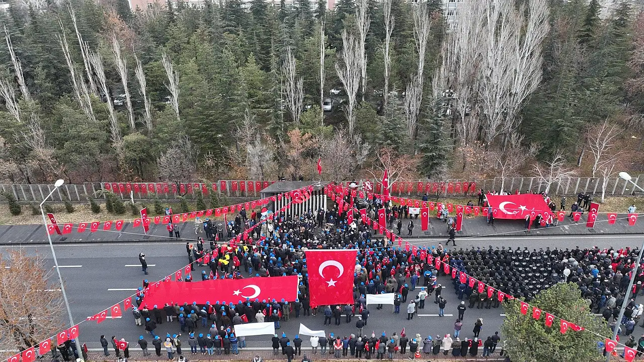 'Şehitlerimizin hatırası, bu topraklarda ve gönüllerimizde sonsuza kadar yaşayacaktır'