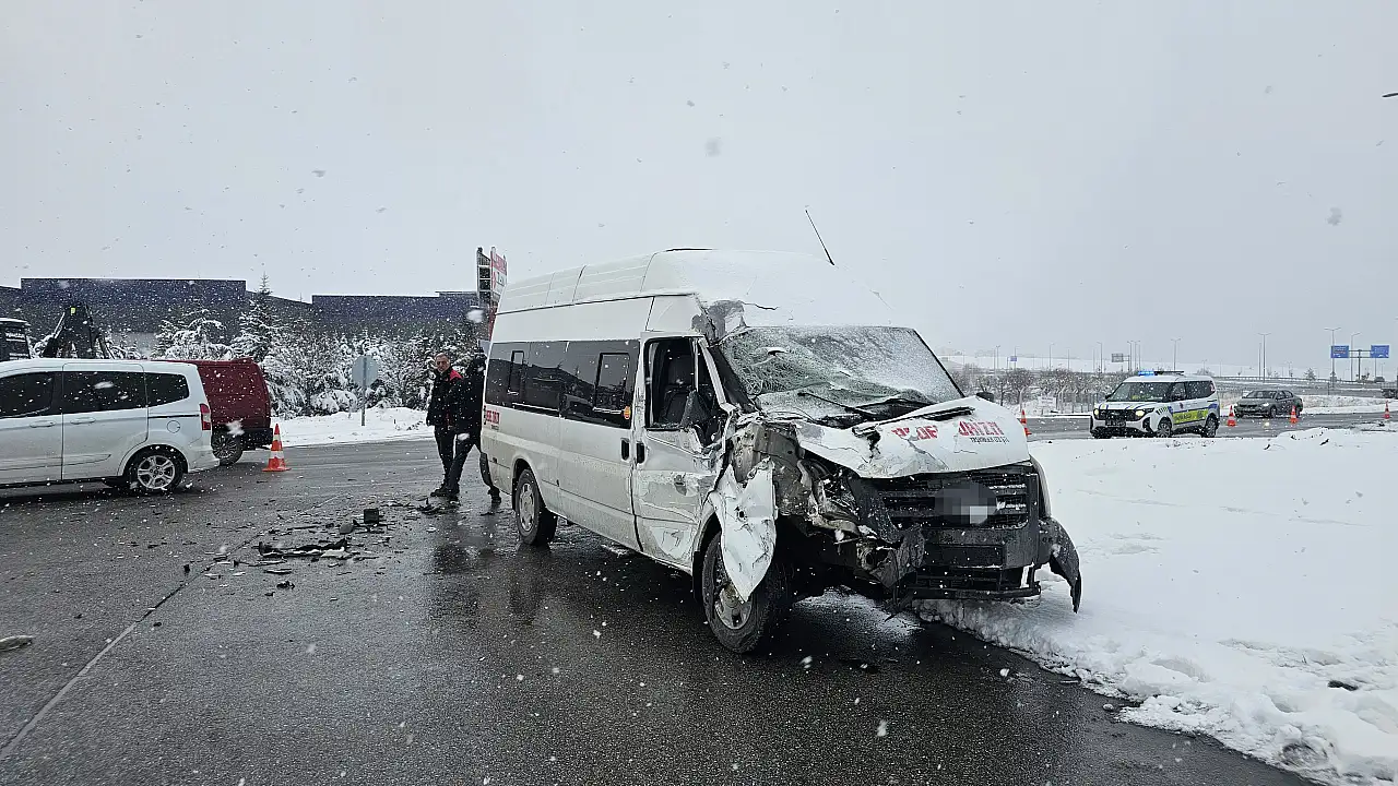 Kayseri'de işçi servisi ile tır çarpıştı! Çok sayıda yaralı var