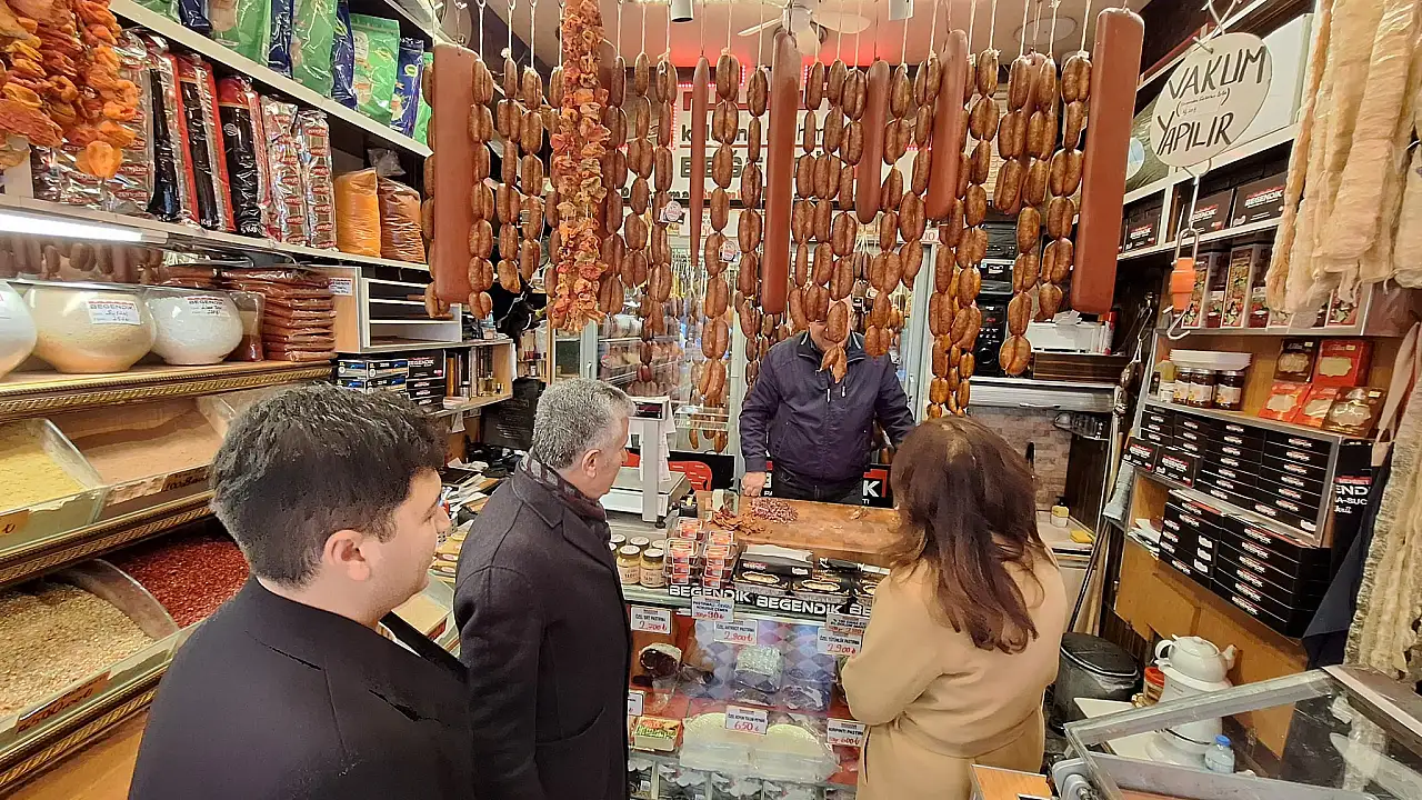 CHP yönetimi esnafı dinledi! 'Çarşı pazarda yaprak kımıldamıyor'