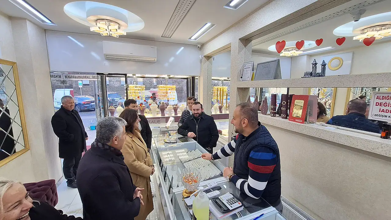 CHP yönetimi esnafı dinledi! 'Çarşı pazarda yaprak kımıldamıyor'