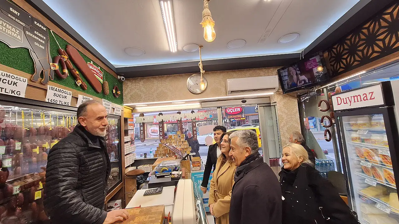 CHP yönetimi esnafı dinledi! 'Çarşı pazarda yaprak kımıldamıyor'