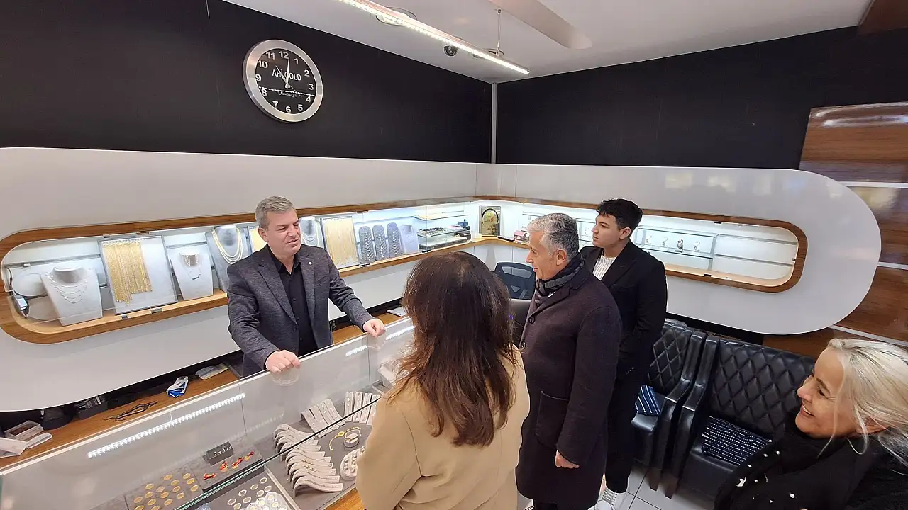 CHP yönetimi esnafı dinledi! 'Çarşı pazarda yaprak kımıldamıyor'