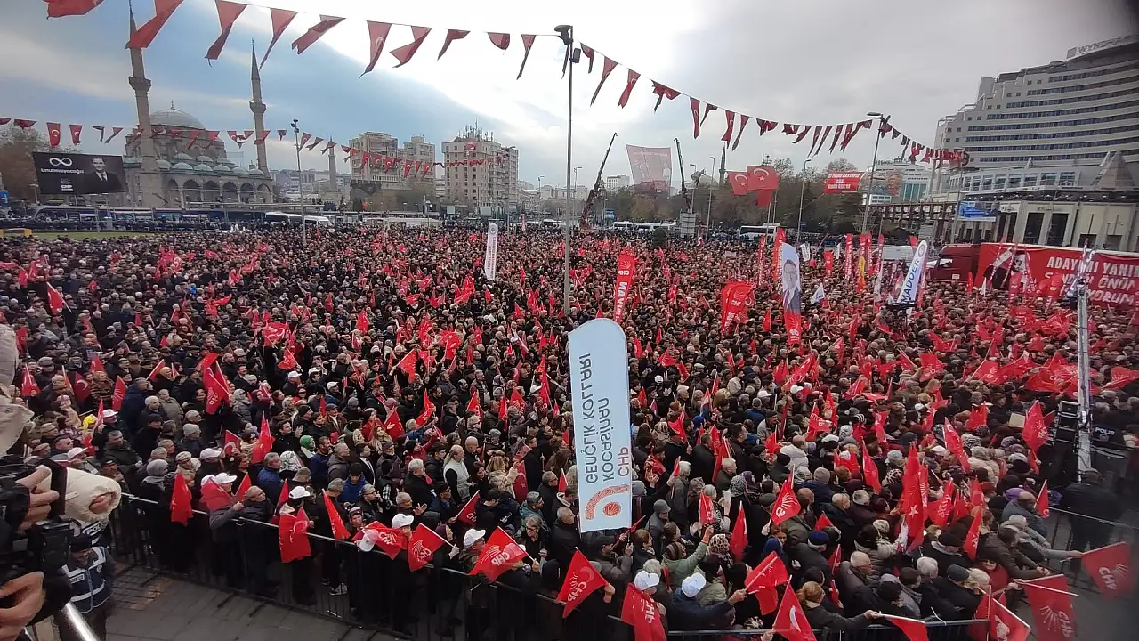 Özel Kayseri'de afişlerinin toplatılmasına sert tepki gösterdi!