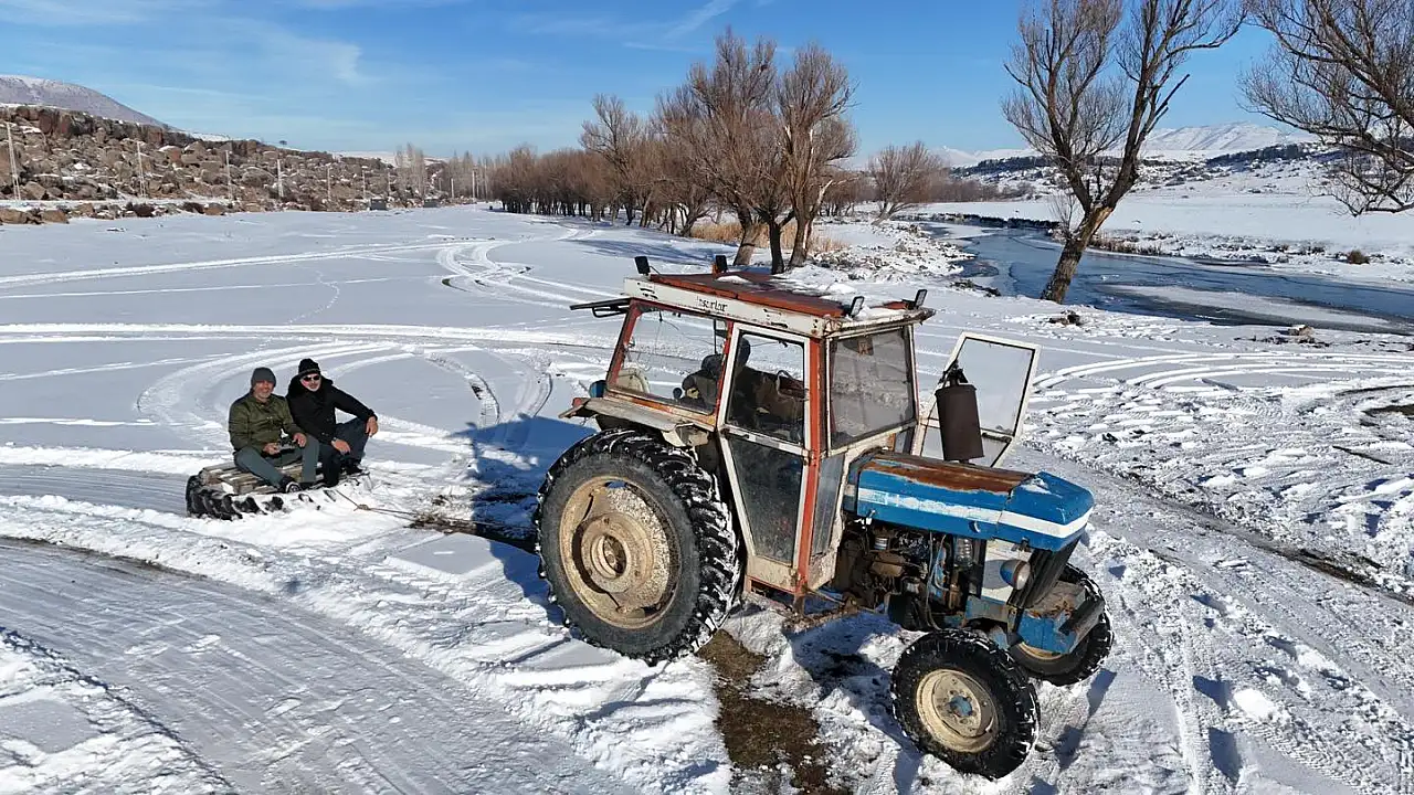 Kayseri'de Erciyes'e çıkamayan gençler, karın tadını bakın nasıl çıkardı?