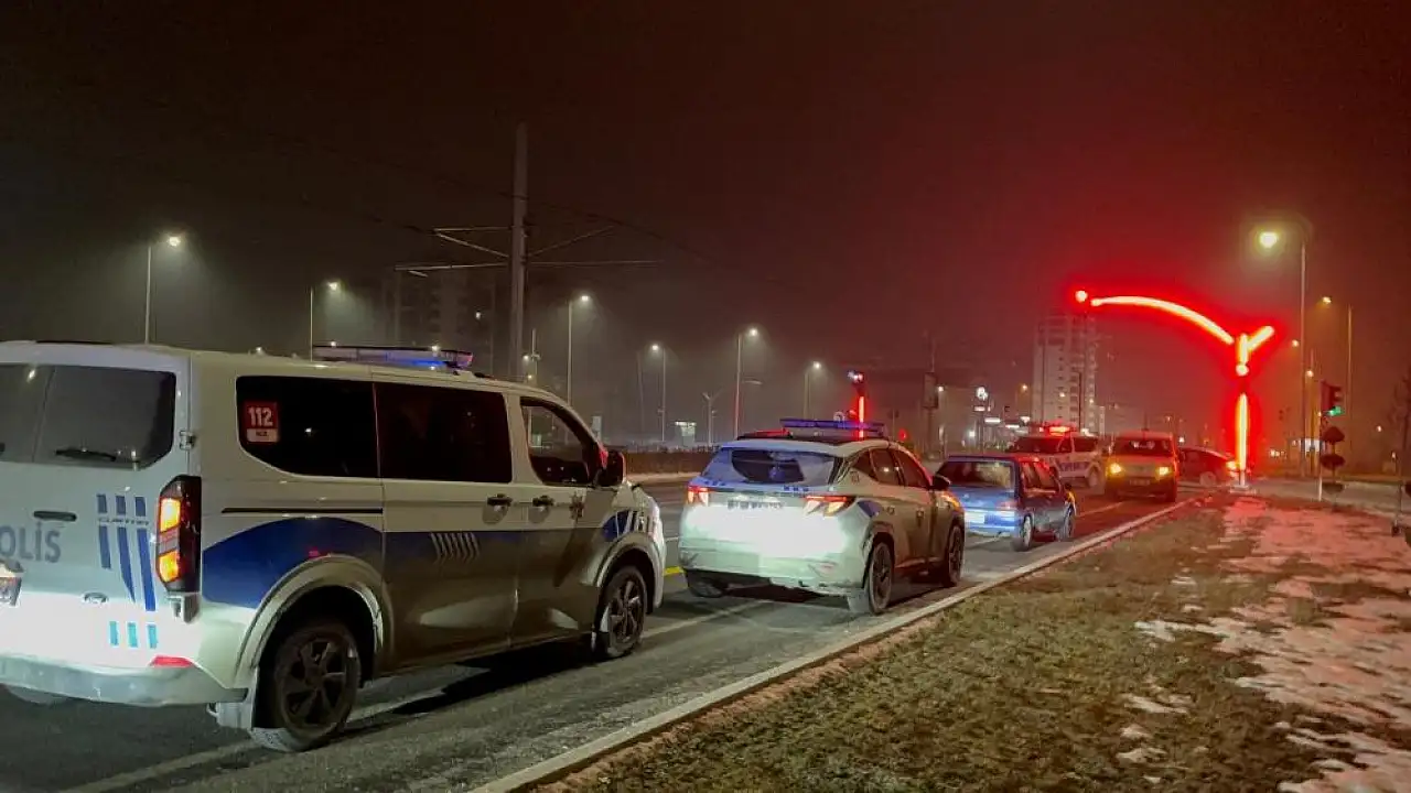 Kayseri'de oldu! Polise çarpıp kaçtı! Yaralılar var
