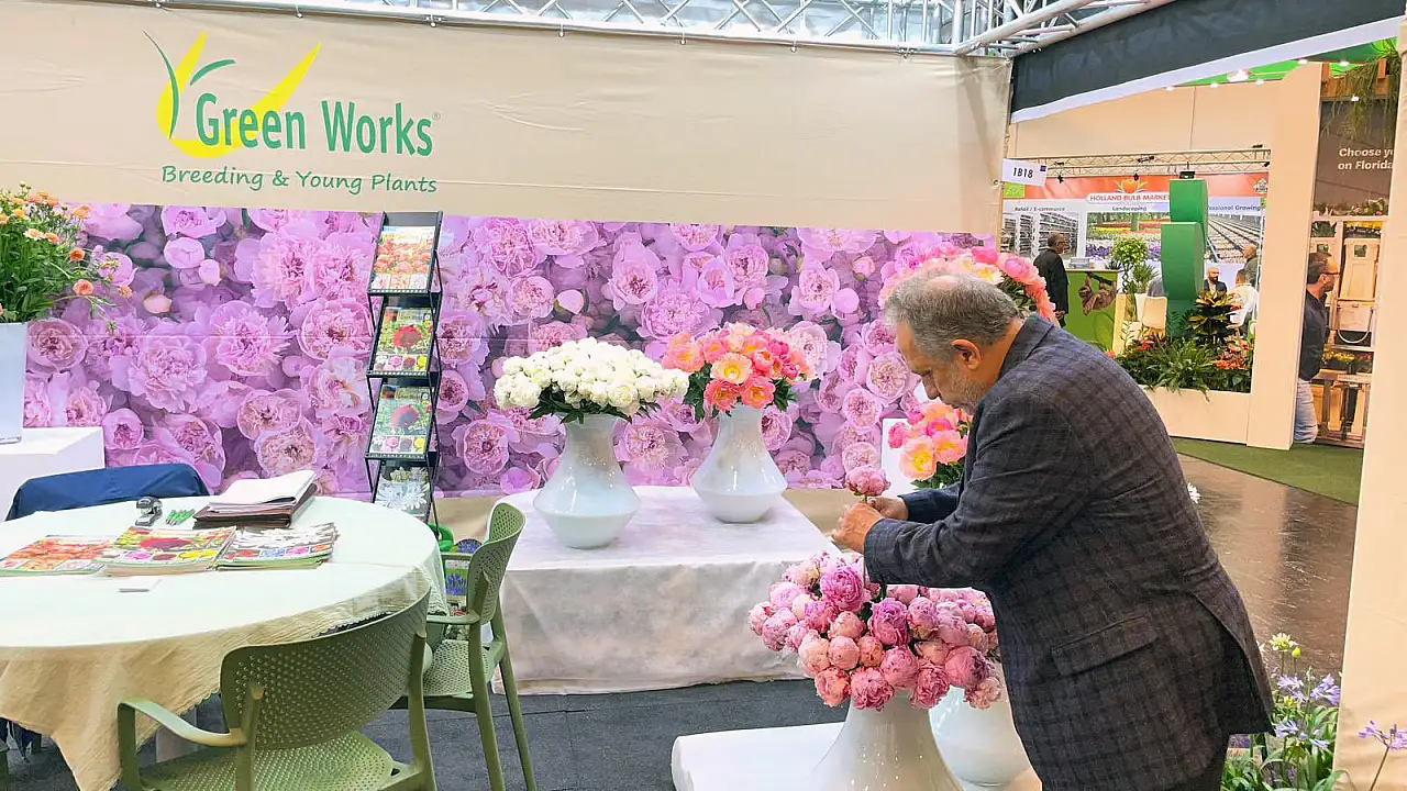 Başkan Yalçın Almanya'da çiçek seçti!