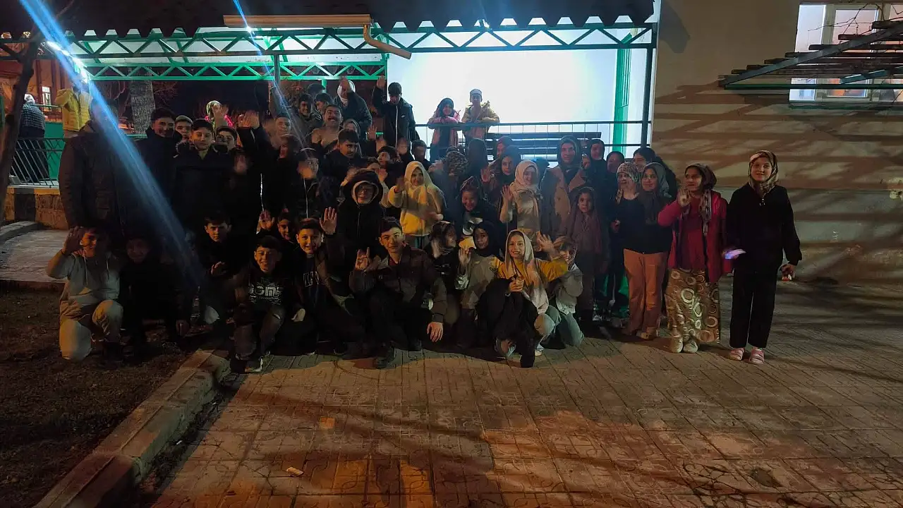 Develi'de öğrenciler toplu teravihle Ramazan coşkusunu yaşadı