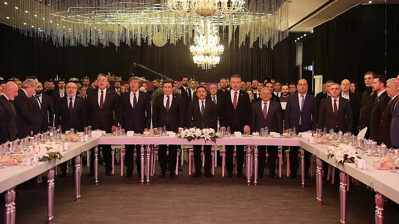 Kayseri'de siyasi zirve mi yapılacak? Büyükkılıç'tan 10 Milletvekili için kritik açıklama