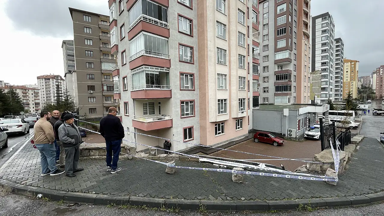 Kayseri'de işçi servisi bahçeye düştü!