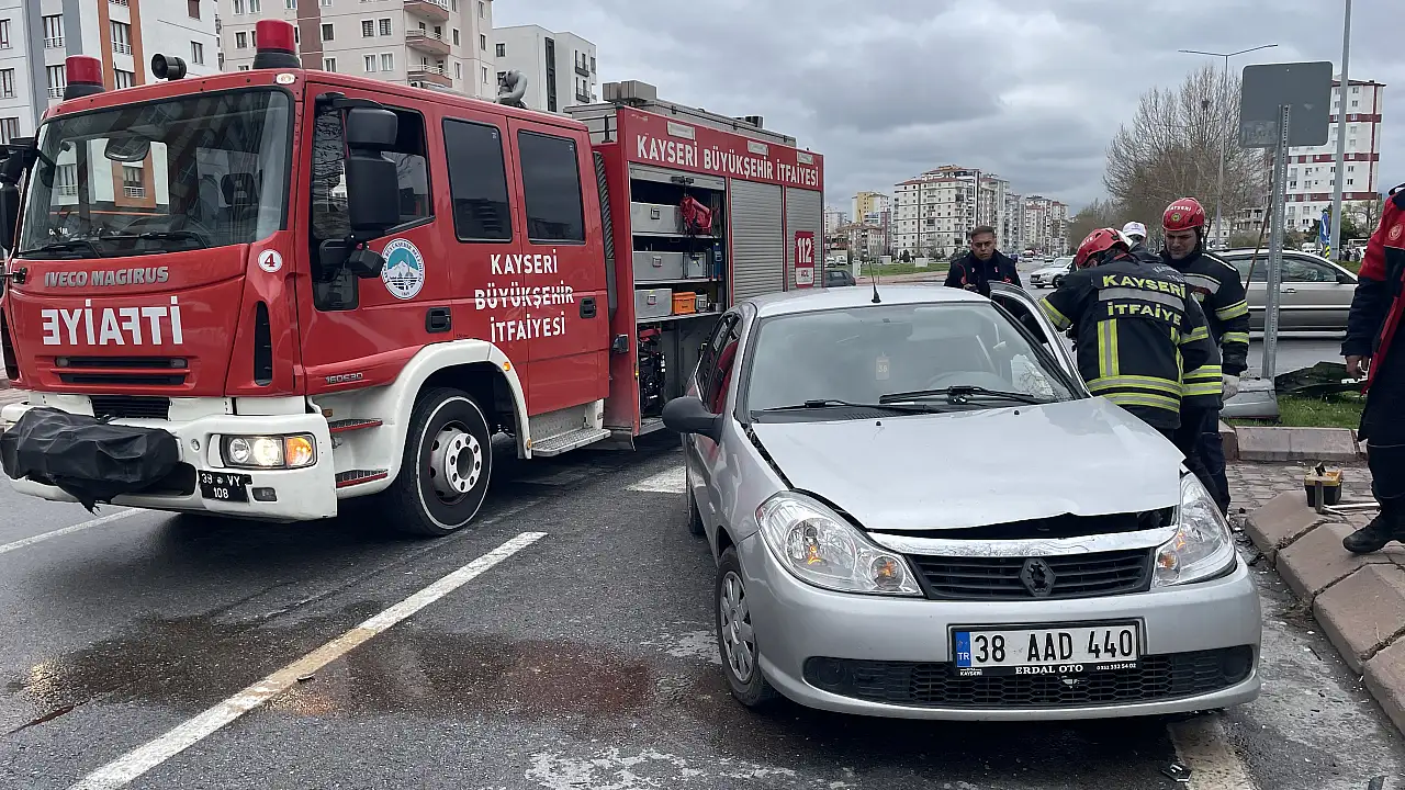 Kayseri'de kavşakta can pazarı! Ekipler seferber oldu